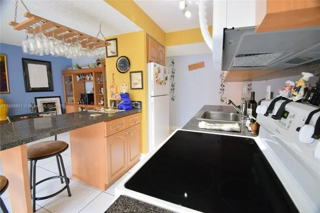 $279,000 | 9301 Southwest 4th Street, Unit 114E, Miami, FL 33174