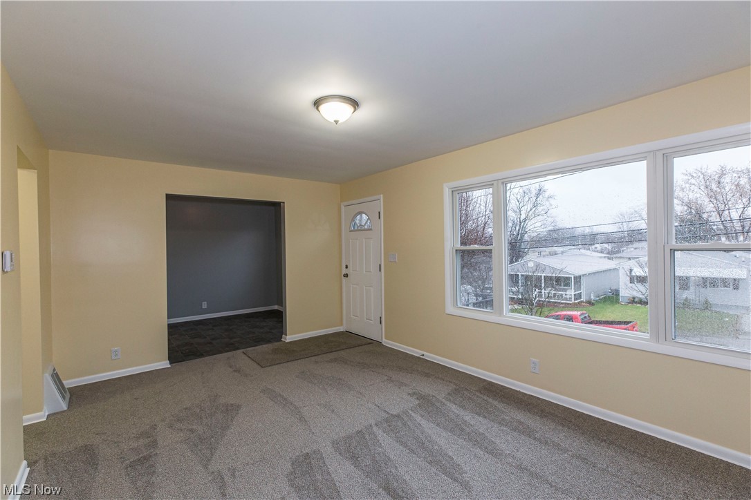 340 Hillman Road Akron, OH 44312 - Photo 4 of 31
