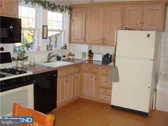 47 Wayne Avenue Springfield, PA 19064 - Photo 4 of 12 Kitchen