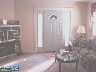 47 Wayne Avenue Springfield, PA 19064 - Photo 5 of 12 Living Room