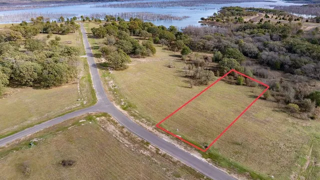 a view of a tennis court