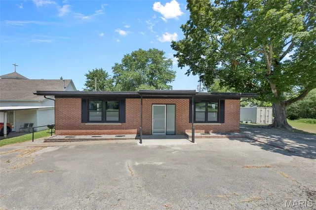 $179,000 | 718 4th Street East, Scott City, MO 63780