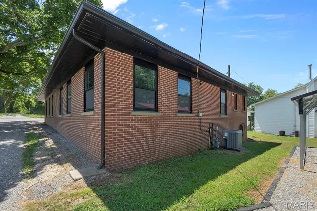 $179,000 | 718 4th Street East, Scott City, MO 63780