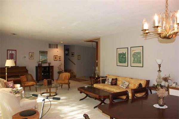 3 Meadowbrook Road Worcester, MA 01609 - Photo 8 of 19 Gallery Image 8