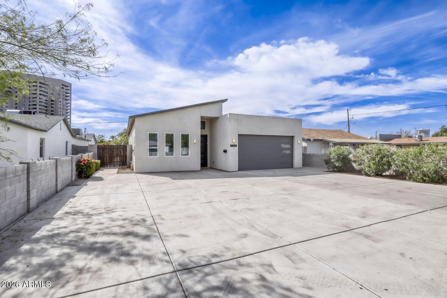 1005 East Weldon Avenue Phoenix, AZ 85014 - Photo 3 of 33 Extra Slab Parking Area