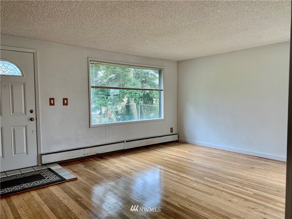 11938 Renton Avenue South Seattle, WA 98178 - Photo 2 of 11 Gallery Image 2