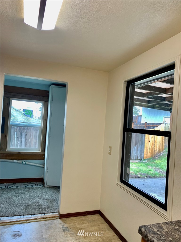 11938 Renton Avenue South Seattle, WA 98178 - Photo 8 of 11 Gallery Image 8