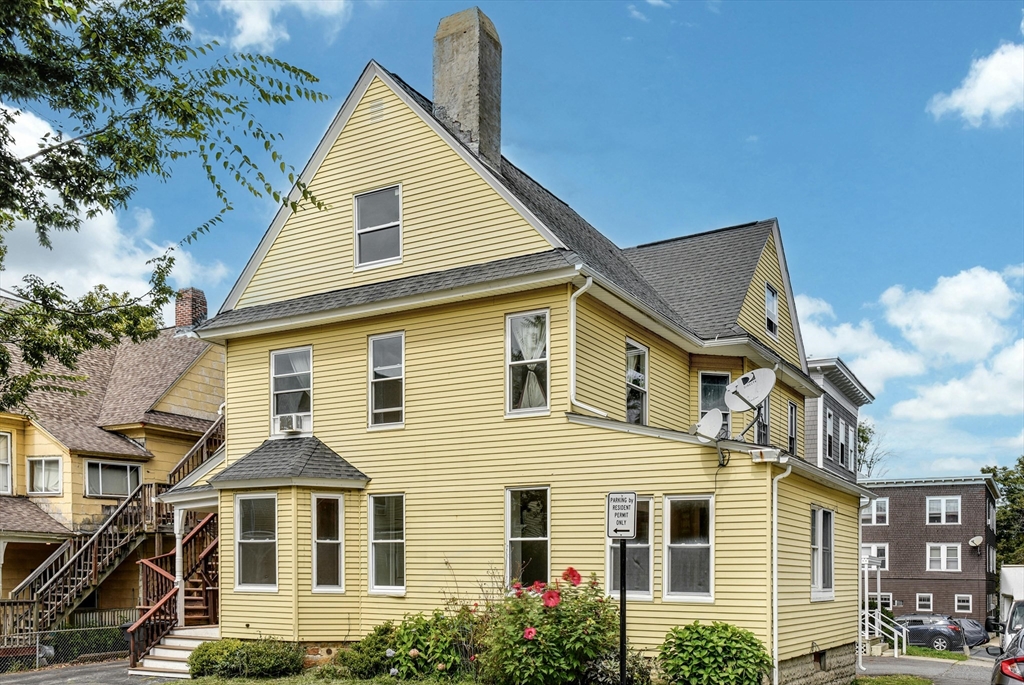 34 William Street Worcester, MA 01609 - Photo 2 of 41 a front view of a house