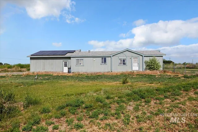 $300,000 | 798 West 100 South, Paul, ID 83347