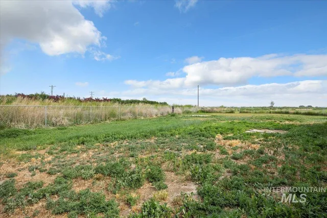 $300,000 | 798 West 100 South, Paul, ID 83347