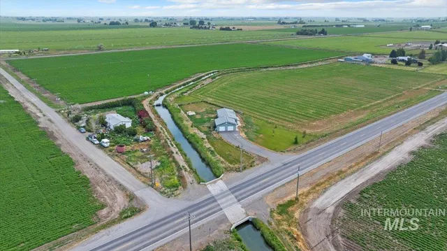 $300,000 | 798 West 100 South, Paul, ID 83347