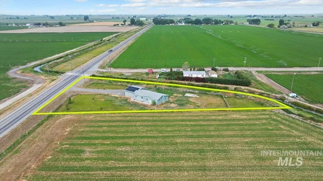 $300,000 | 798 West 100 South, Paul, ID 83347