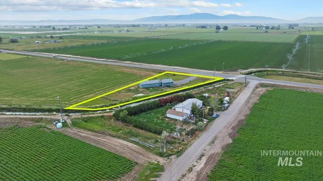 $300,000 | 798 West 100 South, Paul, ID 83347