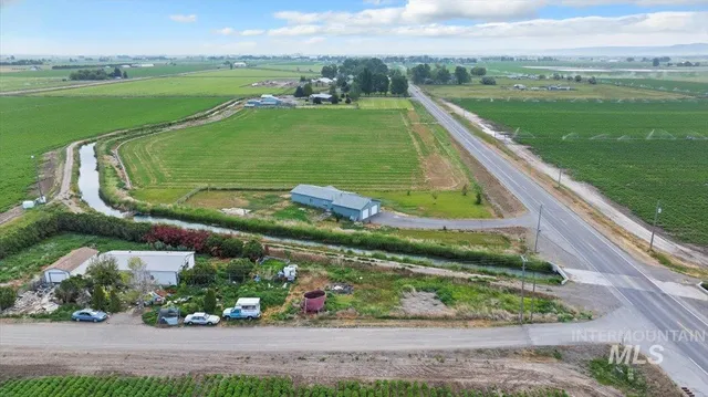 $300,000 | 798 West 100 South, Paul, ID 83347