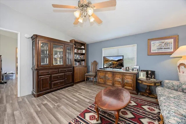 $300,000 | 798 West 100 South, Paul, ID 83347