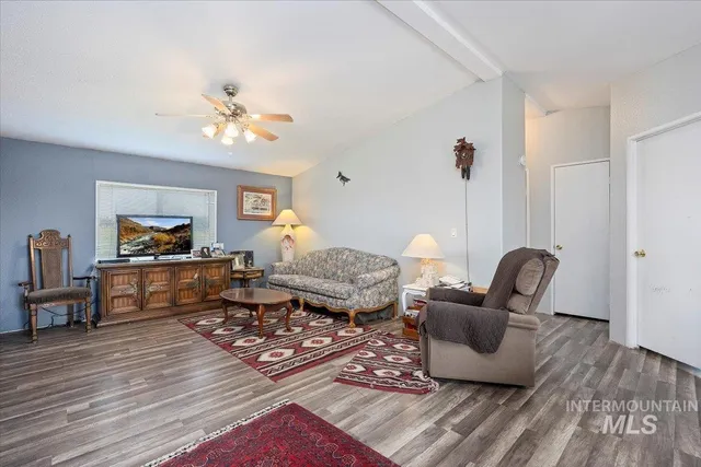 $300,000 | 798 West 100 South, Paul, ID 83347