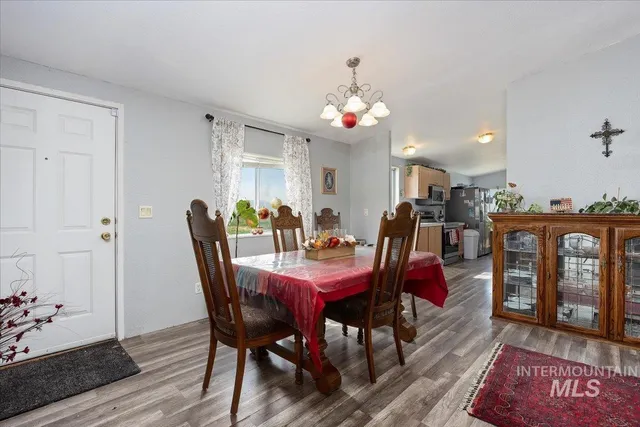 $300,000 | 798 West 100 South, Paul, ID 83347