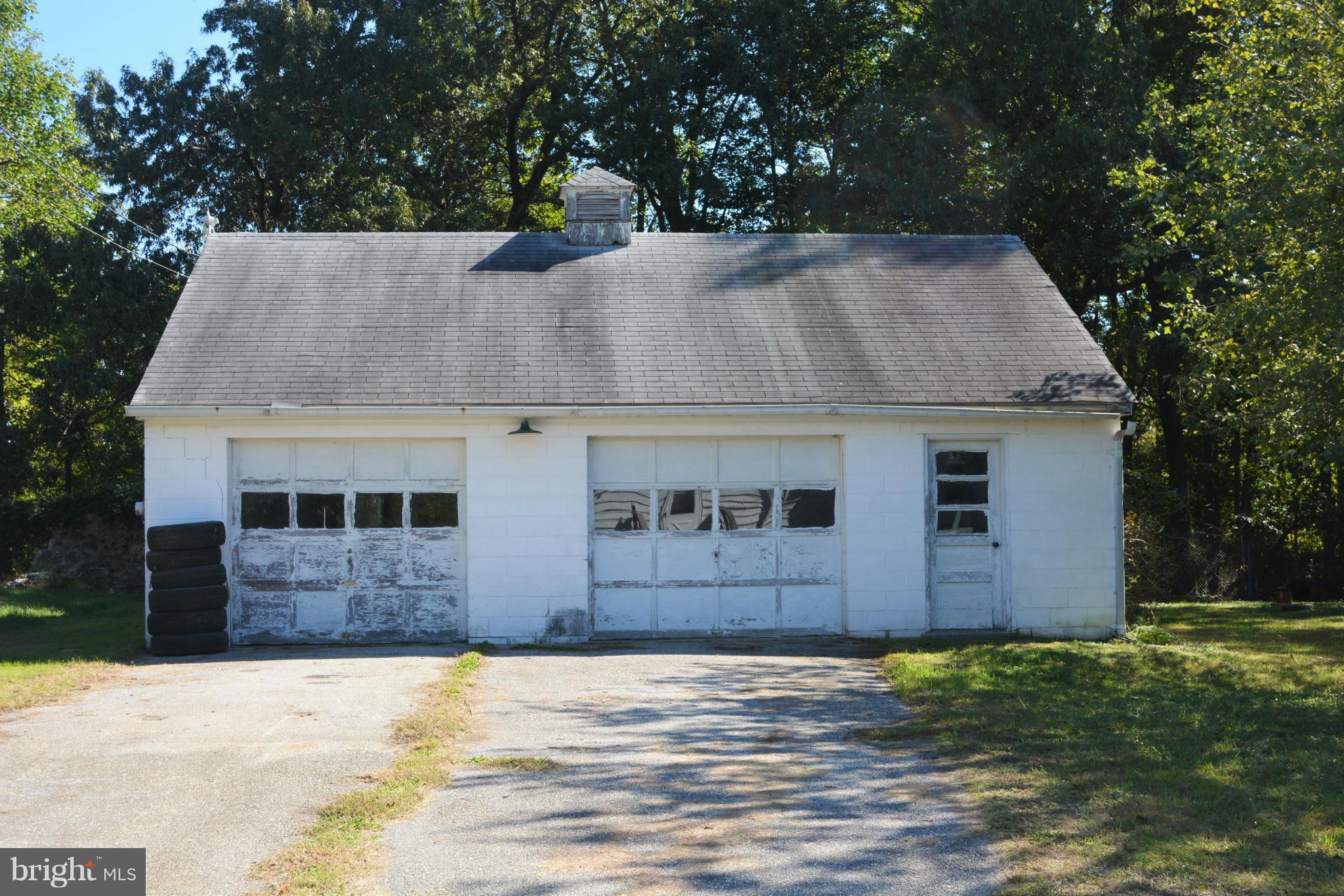 9061 Dumhart Road Laurel, MD 20723 - Photo 3 of 20 Garage