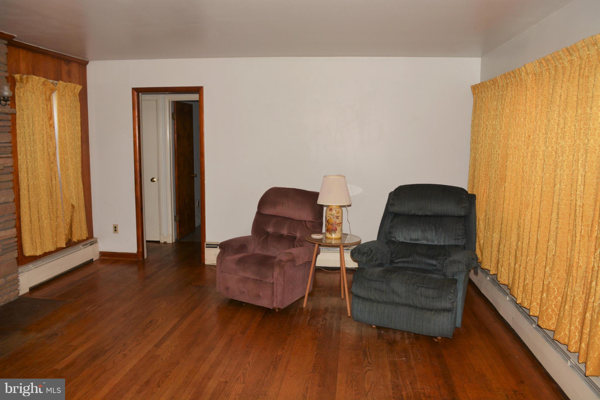 9061 Dumhart Road Laurel, MD 20723 - Photo 6 of 20 Living Room
