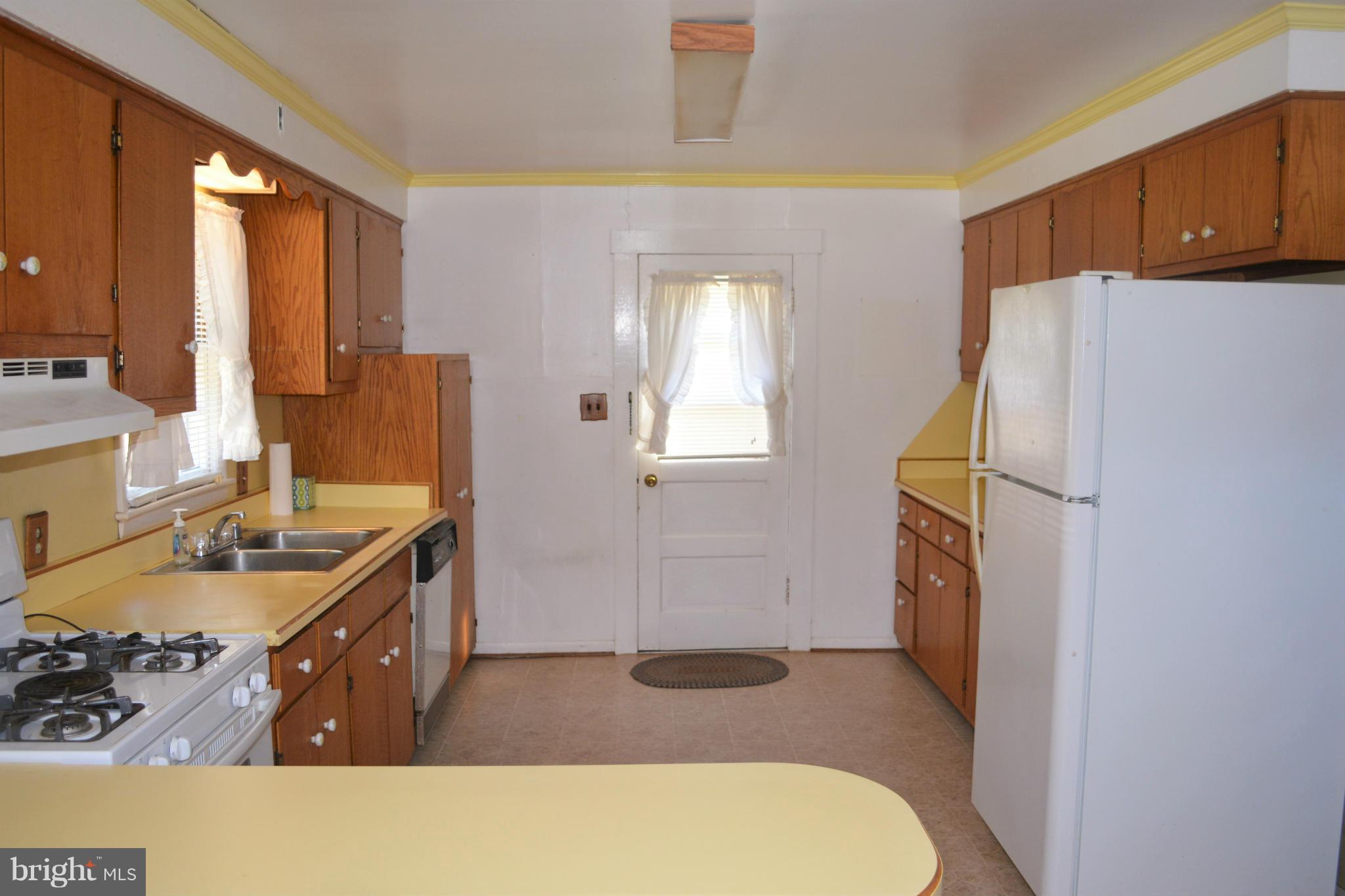 9061 Dumhart Road Laurel, MD 20723 - Photo 9 of 20 Kitchen