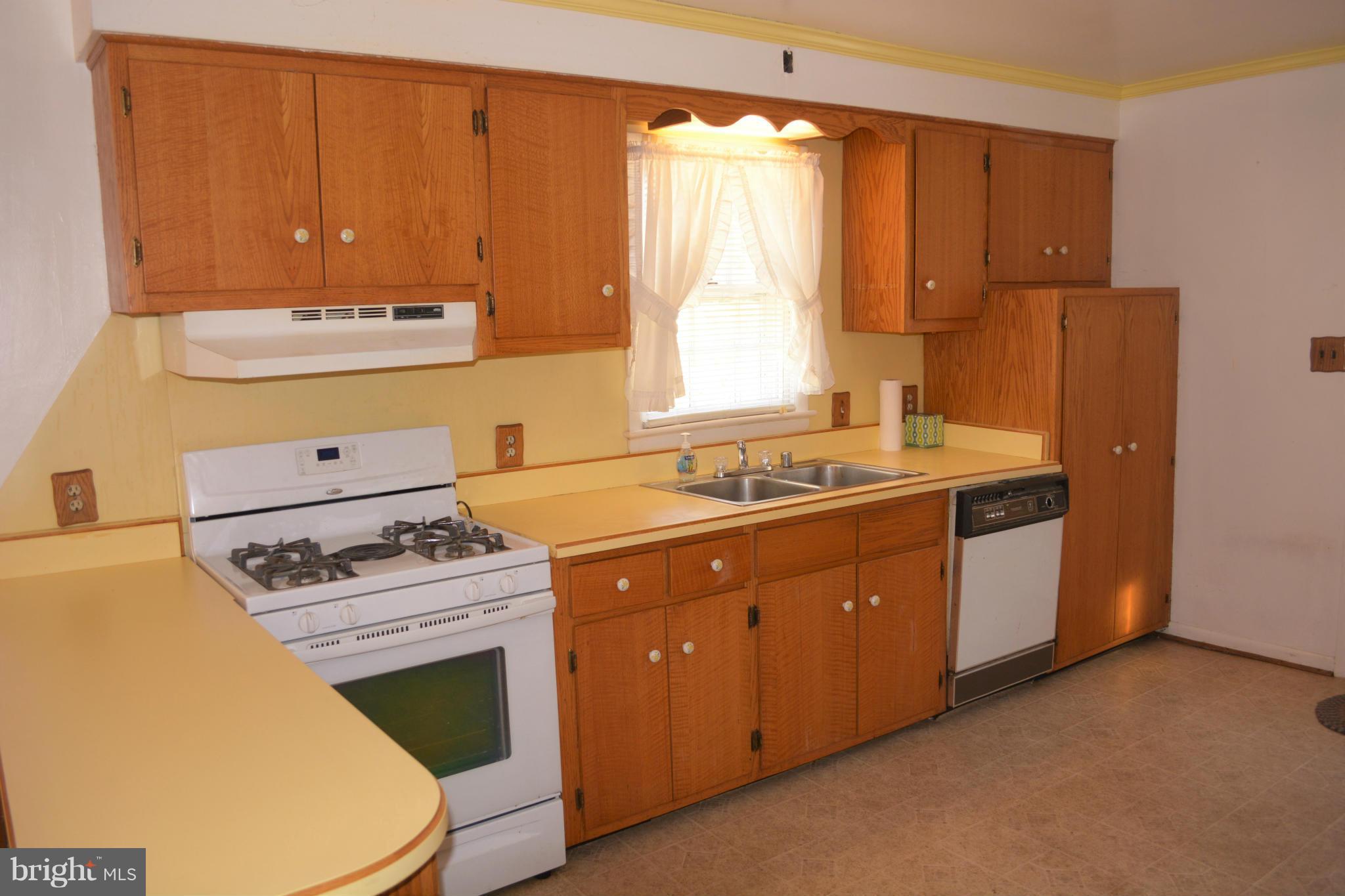 9061 Dumhart Road Laurel, MD 20723 - Photo 10 of 20 Kitchen