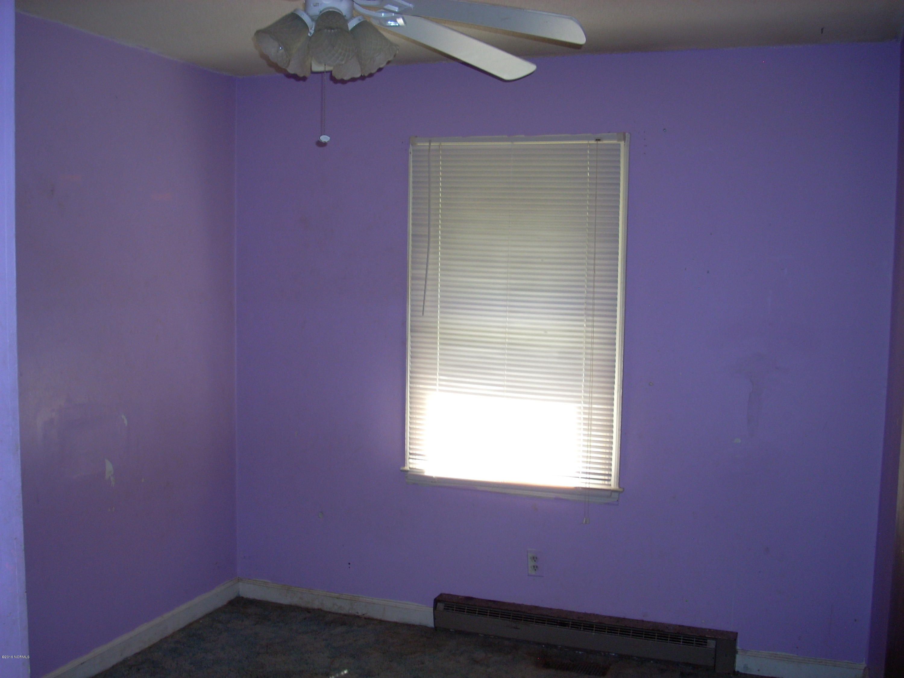 920 Perrytown Road New Bern, NC 28562 - Photo 10 of 13 Second Bedroom