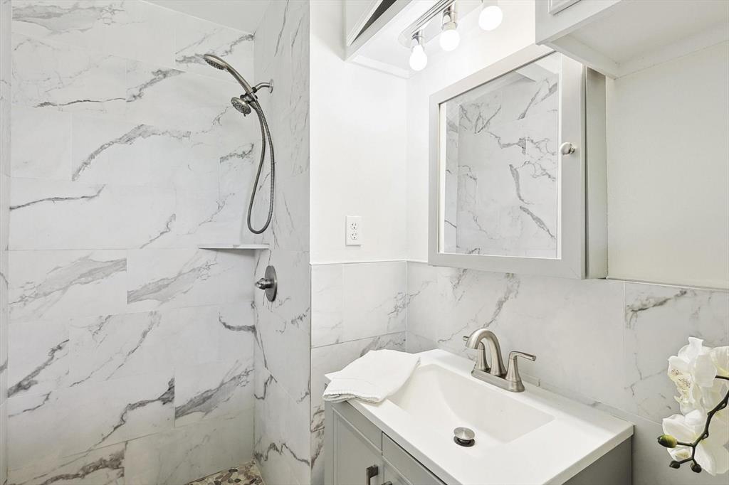 1401 South Stratton Street Decatur, TX 76234 - Photo 14 of 20 a bathroom with a sink mirror and toilet