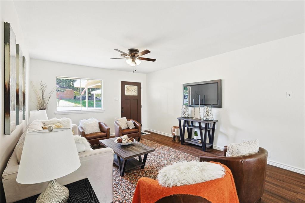 1401 South Stratton Street Decatur, TX 76234 - Photo 4 of 20 a living room with furniture and a flat screen tv