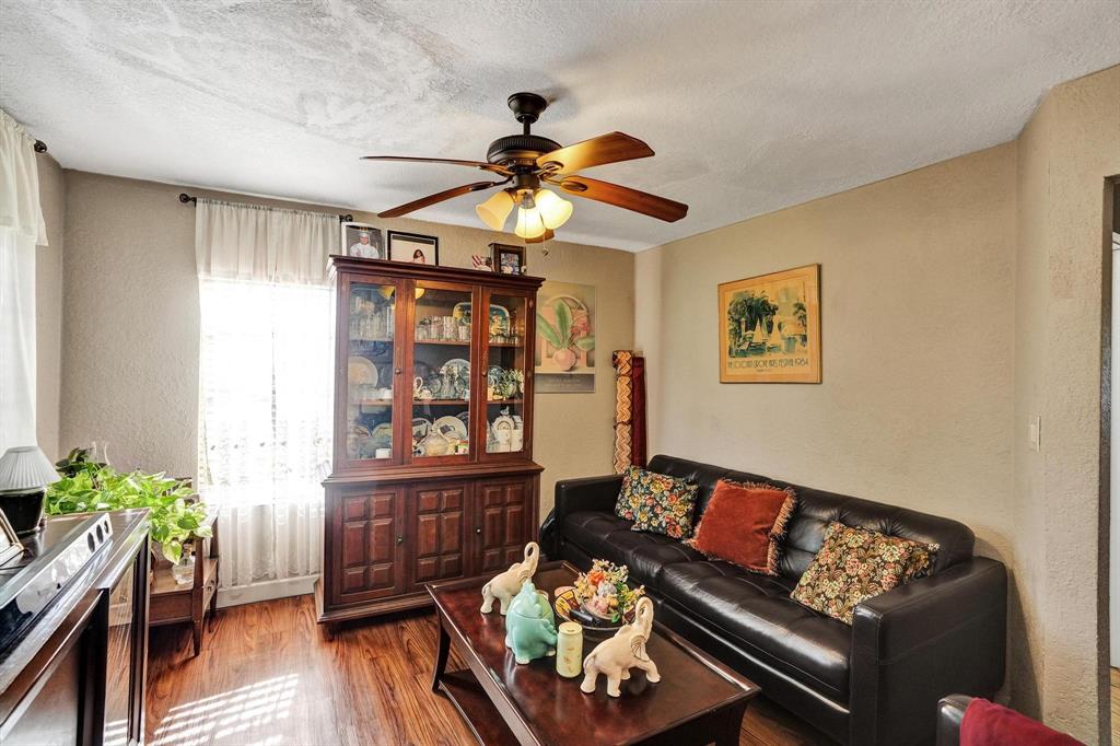 Allapattah Miami, FL 33142 - Photo 7 of 58 a living room with furniture and wooden floor