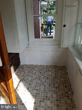 512 Sheridan Place Cumberland, MD 21502 - Photo 5 of 16 a closeup of a window