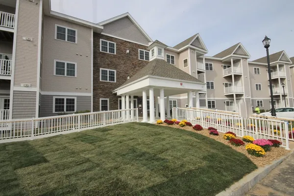 $3,400 | 1 Regency Village Way, Unit 205, Merrimac, MA 01860