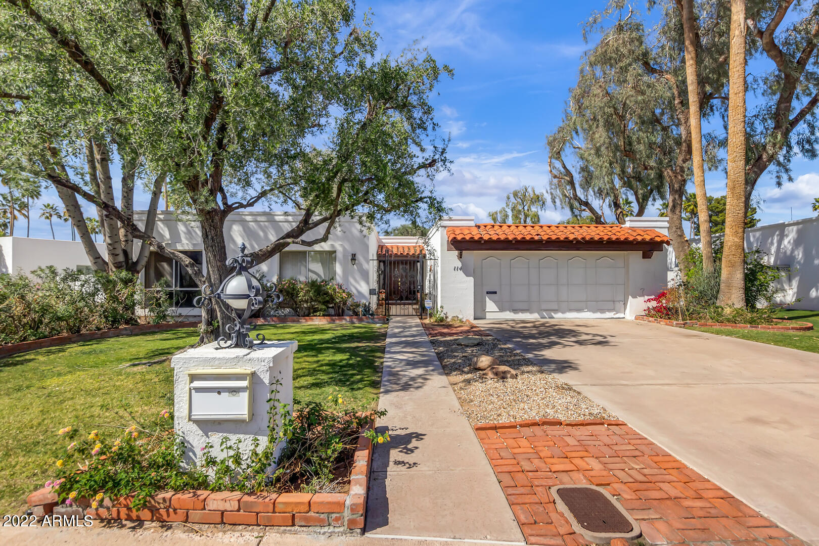 114 East Calavar Road Phoenix, AZ 85022 - Photo 1 of 39 1-Calavar