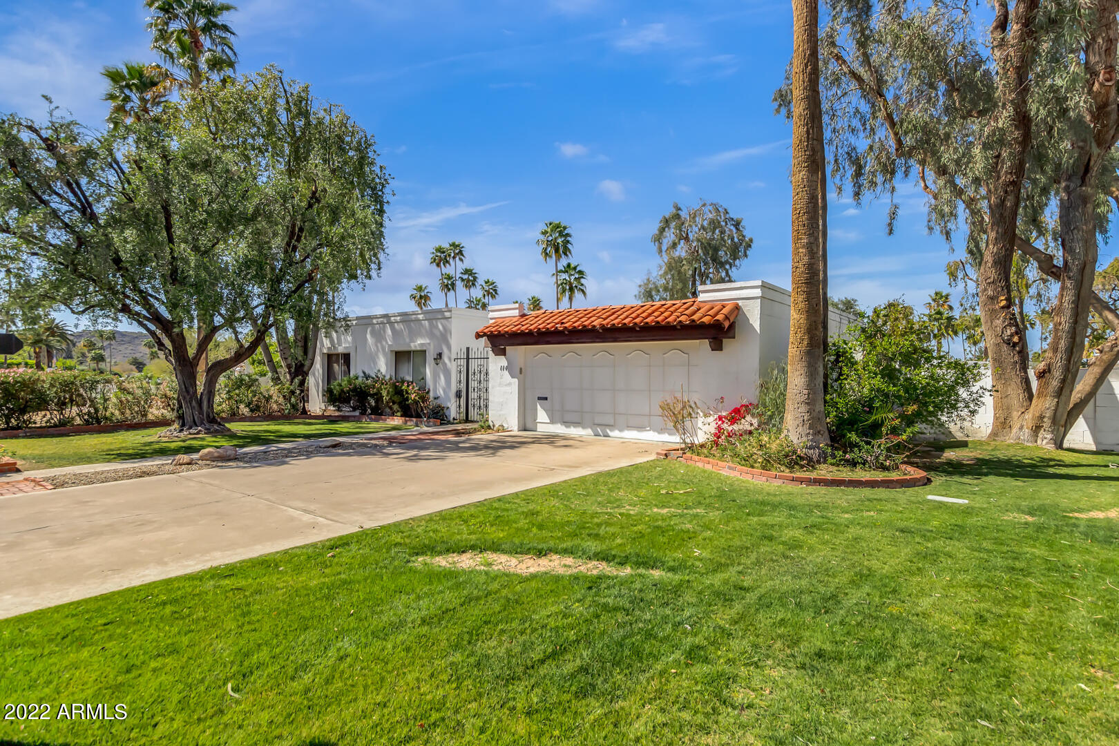 114 East Calavar Road Phoenix, AZ 85022 - Photo 3 of 39 3-Calavar