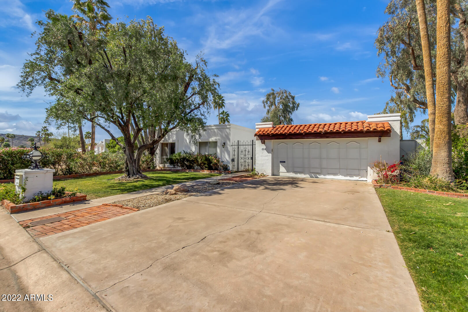 114 East Calavar Road Phoenix, AZ 85022 - Photo 4 of 39 4-Calavar