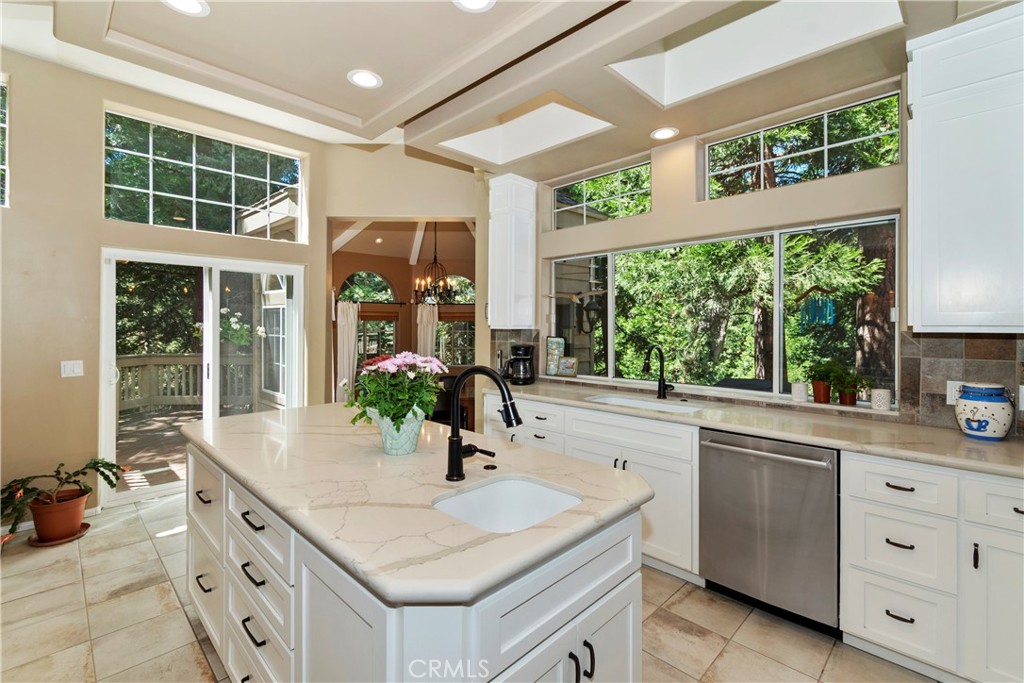 355 Cedar Ridge Drive Lake Arrowhead, CA 92352 - Photo 10 of 64 Center island w/secondary sink.