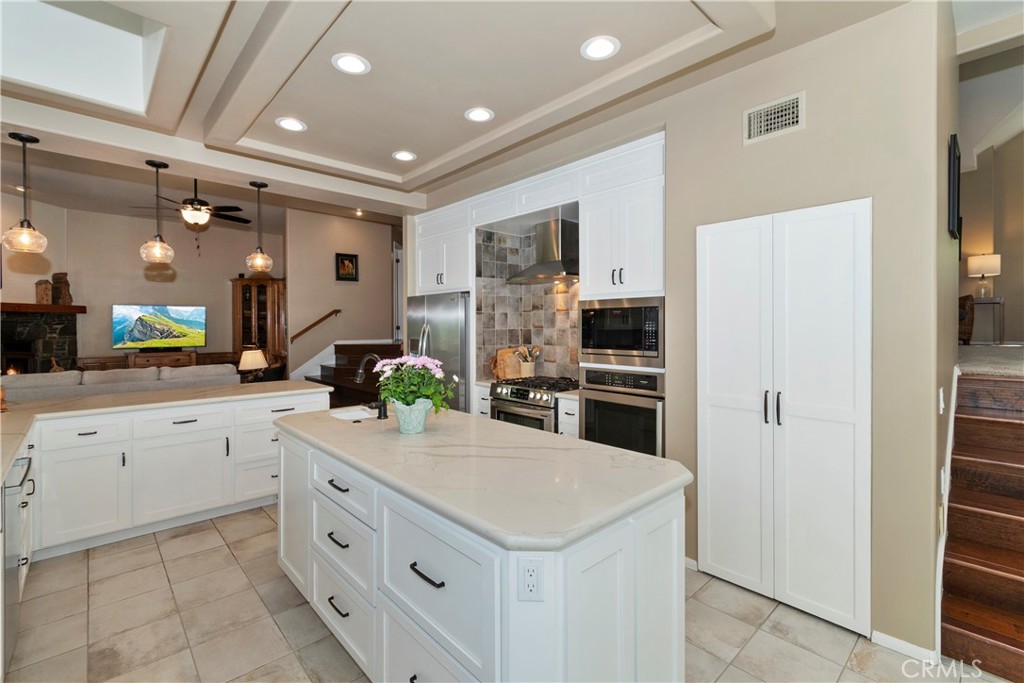 355 Cedar Ridge Drive Lake Arrowhead, CA 92352 - Photo 12 of 64 Quartz counters. Walk-in pantry.