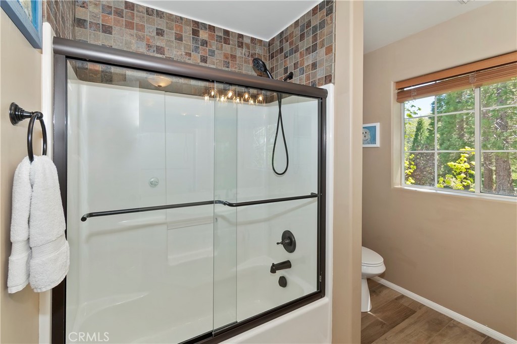 355 Cedar Ridge Drive Lake Arrowhead, CA 92352 - Photo 28 of 64 Upgraded tub/shower.