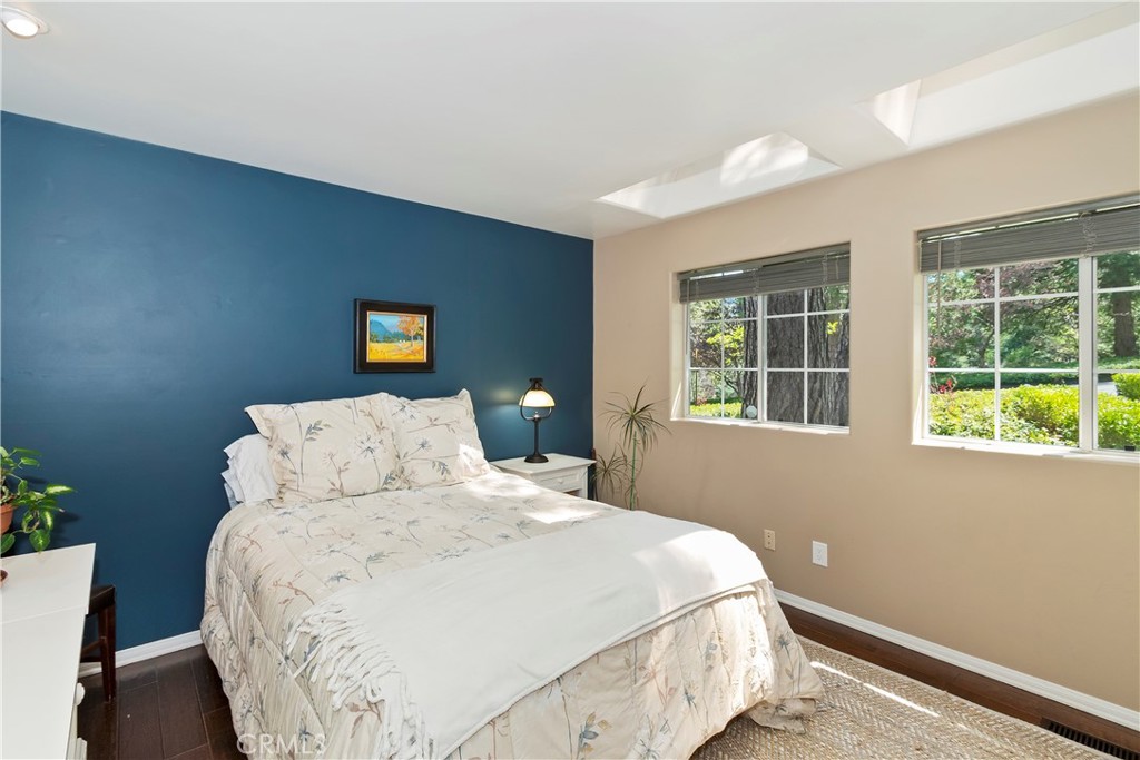 355 Cedar Ridge Drive Lake Arrowhead, CA 92352 - Photo 32 of 64 Guest bedroom-lots of light and space.