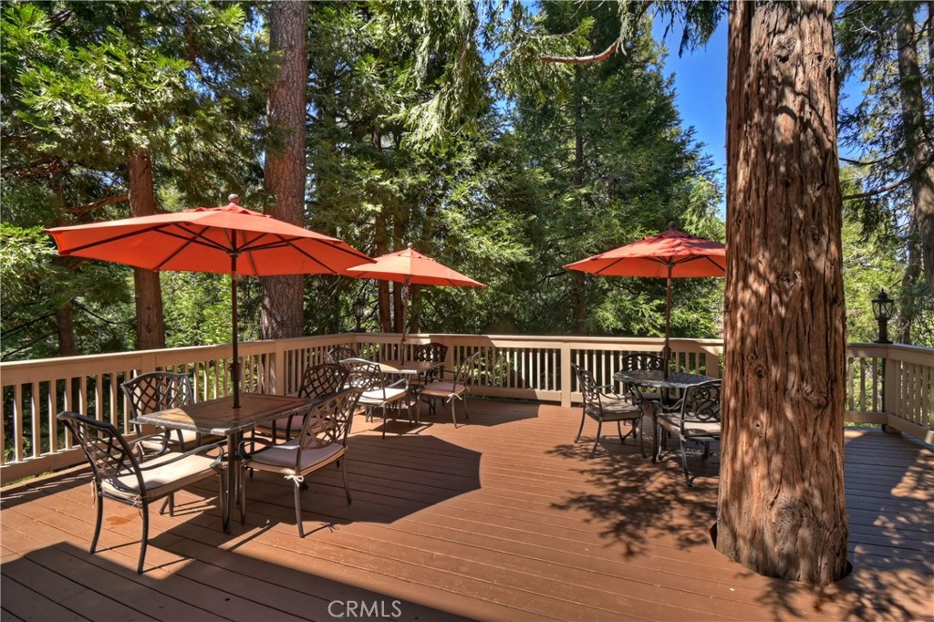 355 Cedar Ridge Drive Lake Arrowhead, CA 92352 - Photo 36 of 64 Large outdoor space for entertaining.