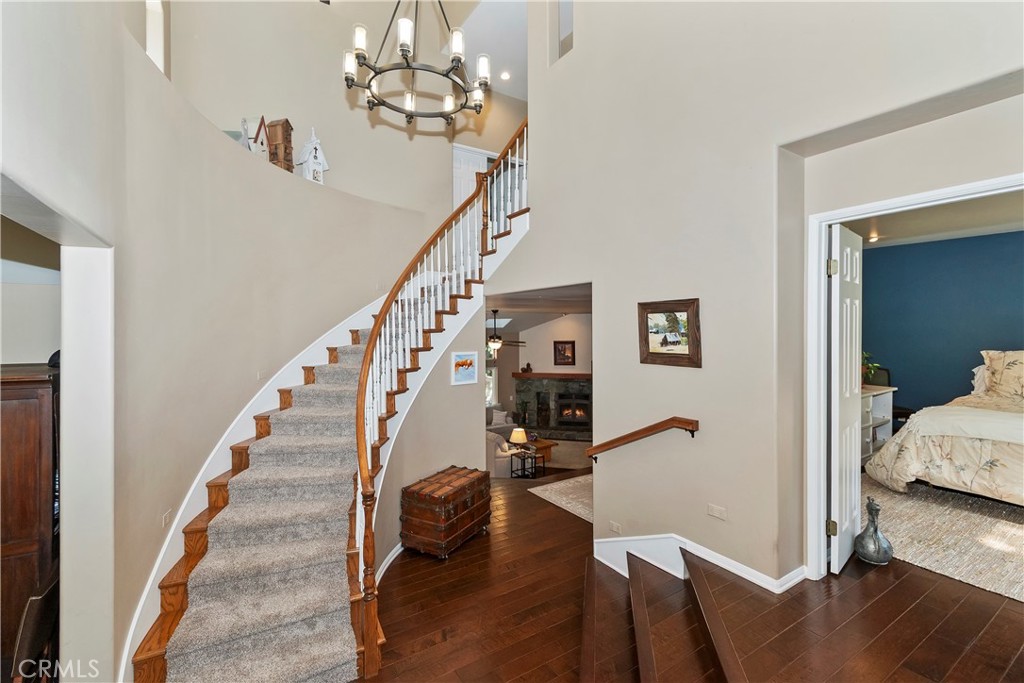 355 Cedar Ridge Drive Lake Arrowhead, CA 92352 - Photo 4 of 64 Wide sweeping staircase.