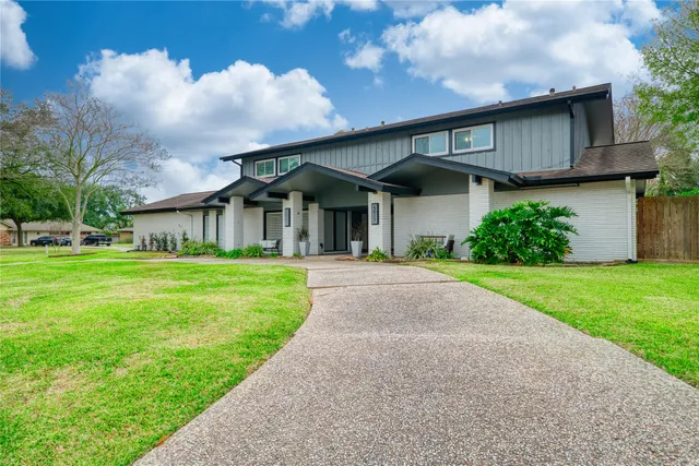 $439,999 | 5017 Glenhaven Drive, Baytown, TX 77521