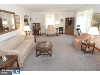 225 West Knowlton Road Aston, PA 19014 - Photo 3 of 12 Living Room