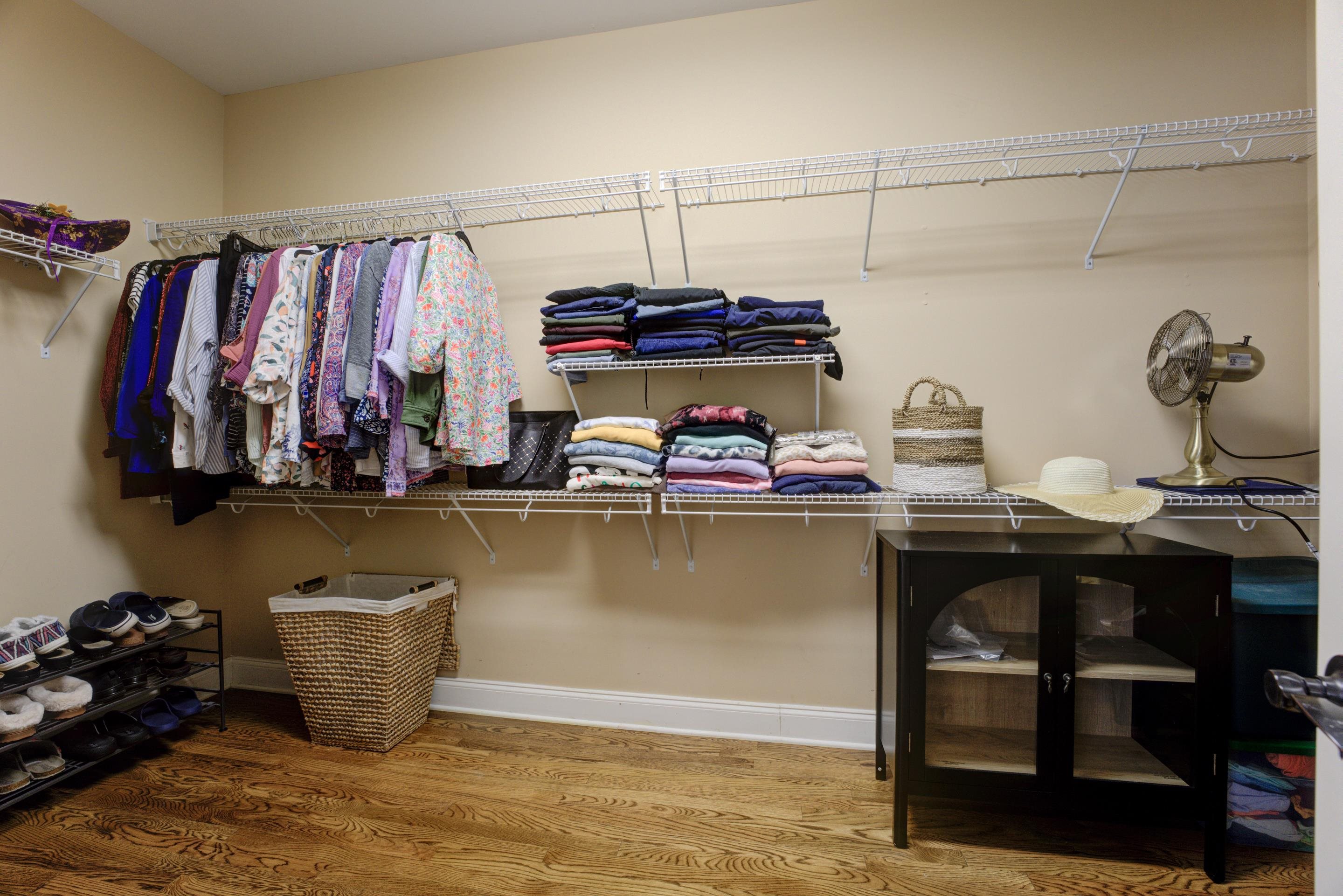 389 West Tarren Mill Circle Collierville, TN 38017 - Photo 9 of 22 a view of a kitchen with appliances and cabinets