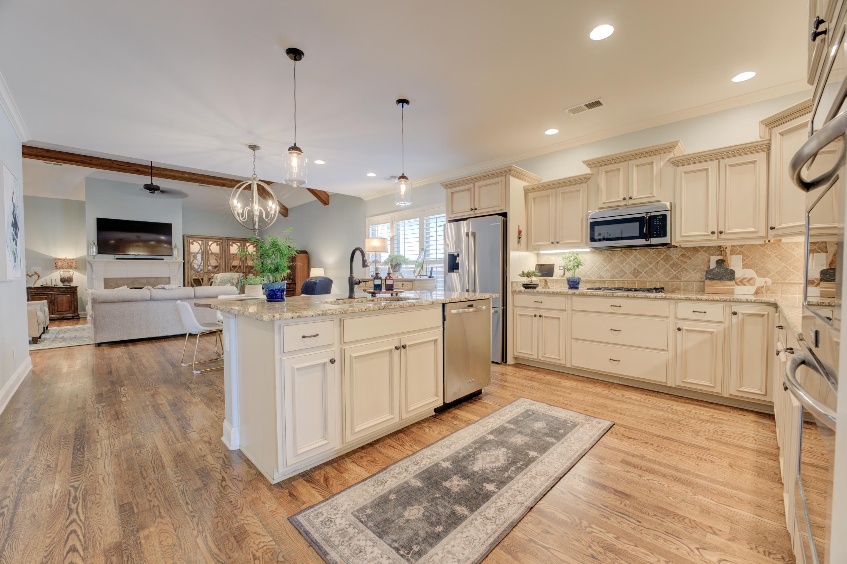 389 West Tarren Mill Circle Collierville, TN 38017 - Photo 10 of 22 a kitchen with white cabinets and appliances