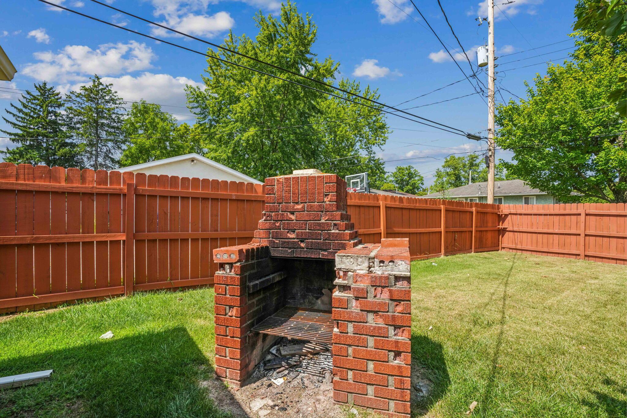 1360 Smith Road Columbus, OH 43207 - Photo 23 of 51 Custom Fire Pit