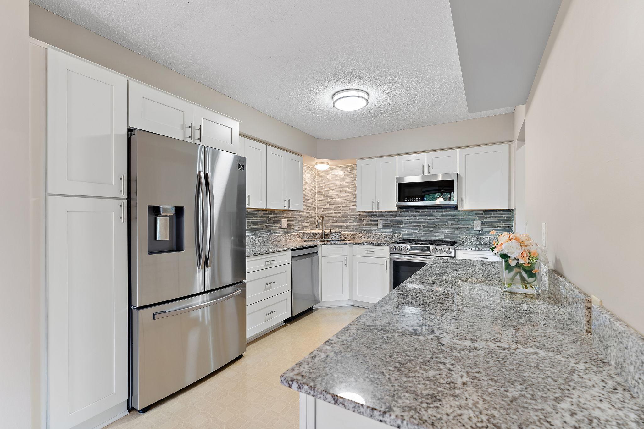 560 Donegal Circle Shoreview, MN 55126 - Photo 2 of 25