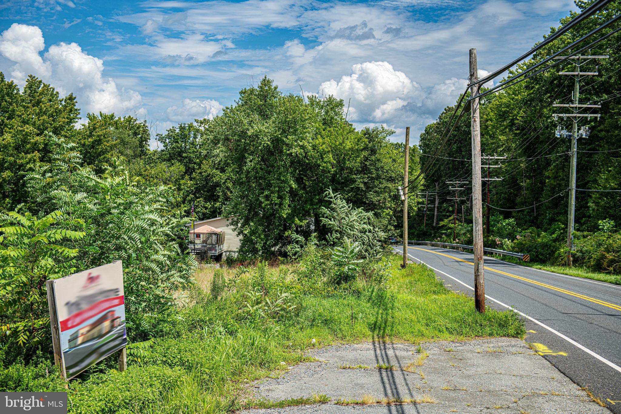 2912 Philadelphia Road Abingdon, MD 21009 - Photo 6 of 13 a backyard of a house with lots of green space