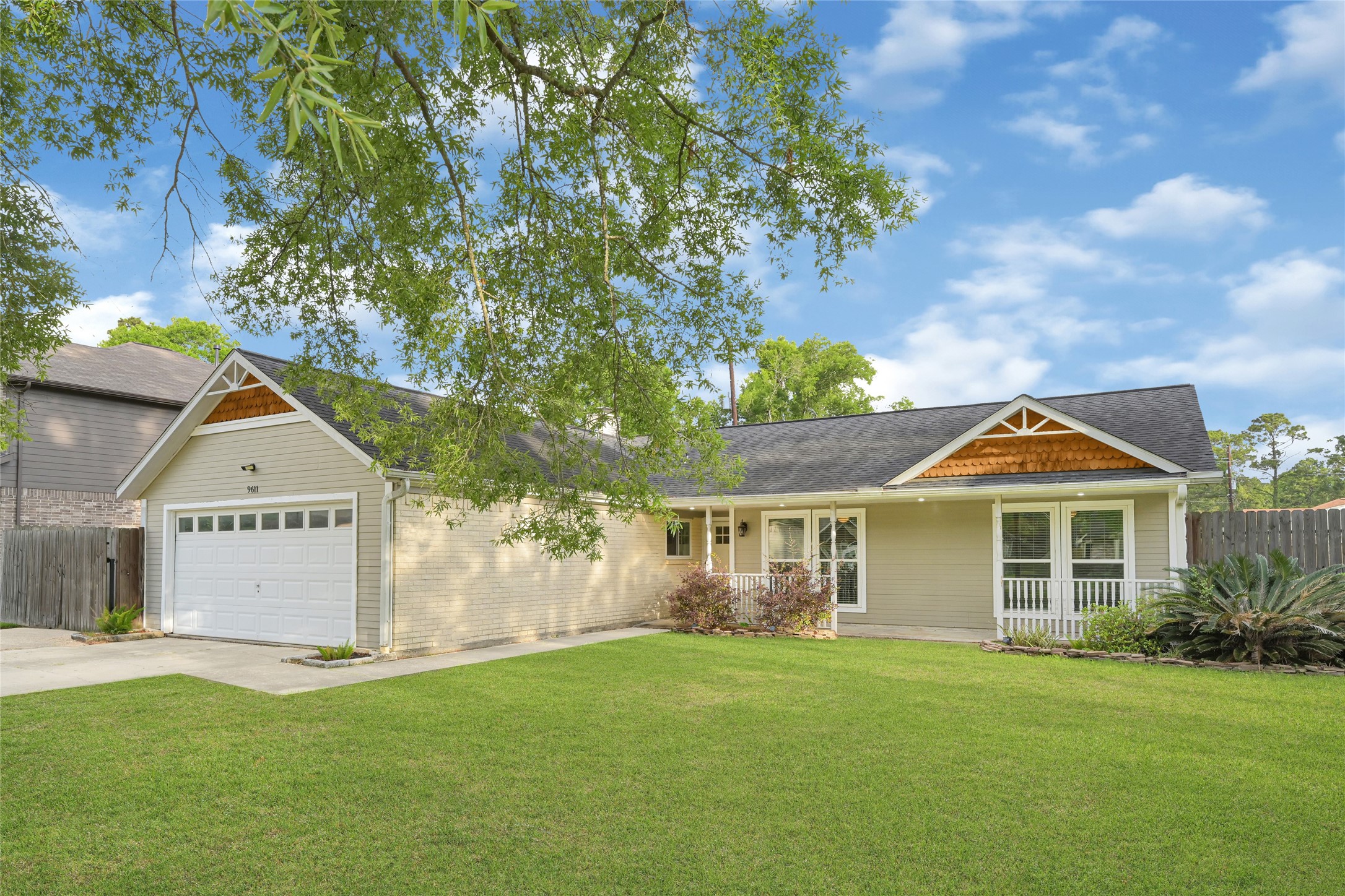 9611 Pinehurst Street Baytown, TX 77521 - Photo 3 of 37