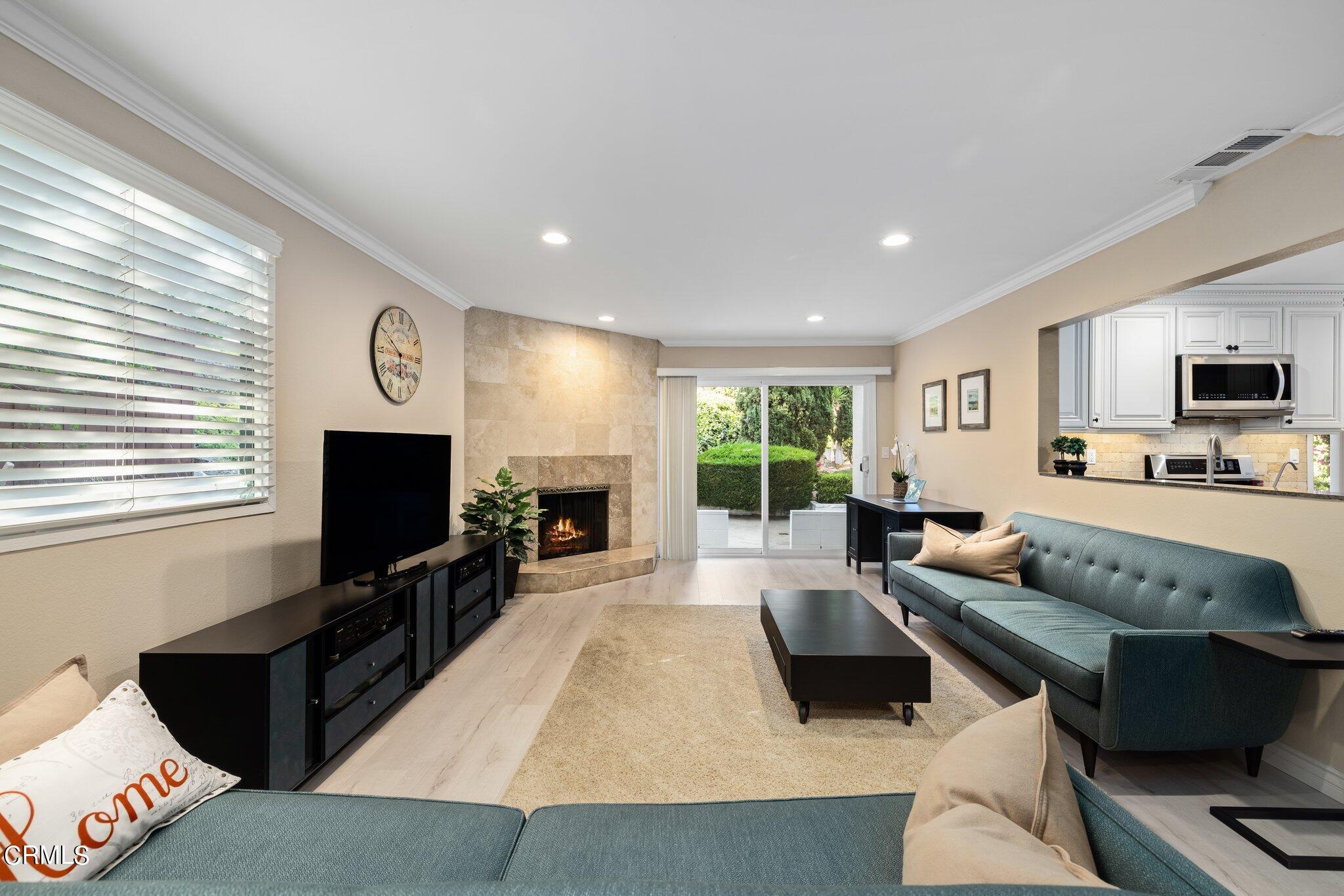 9356 Skyview Terrace Tujunga, CA 91042 - Photo 18 of 39 a living room with furniture and a flat screen tv