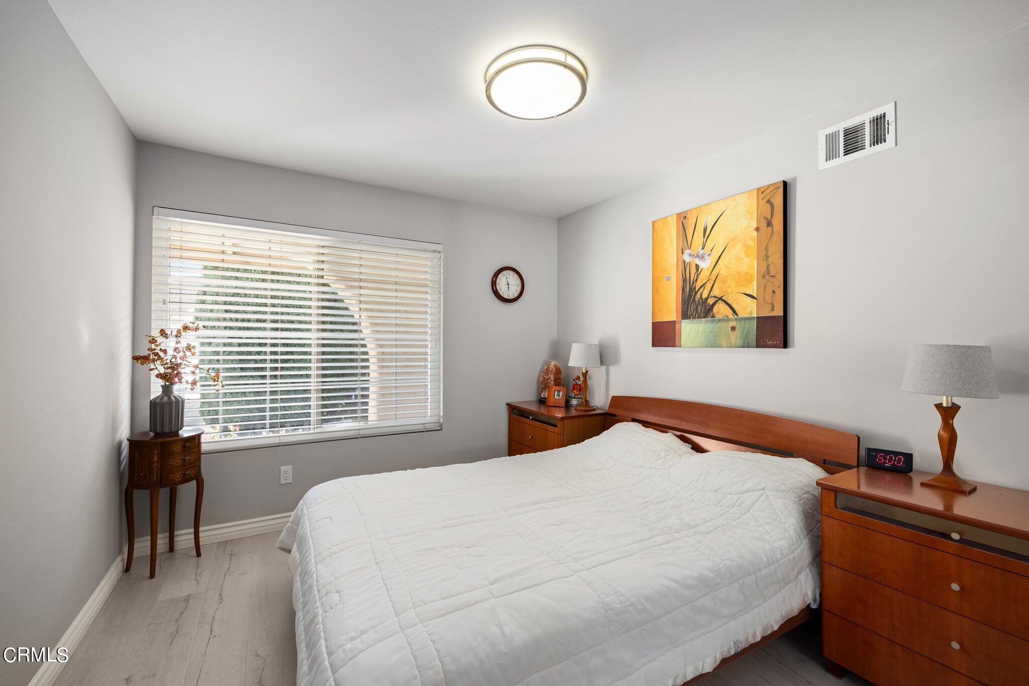 9356 Skyview Terrace Tujunga, CA 91042 - Photo 25 of 39 a bedroom with a bed and a window